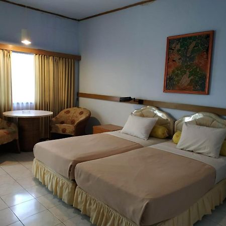 Hotel Menara Malang Exteriör bild