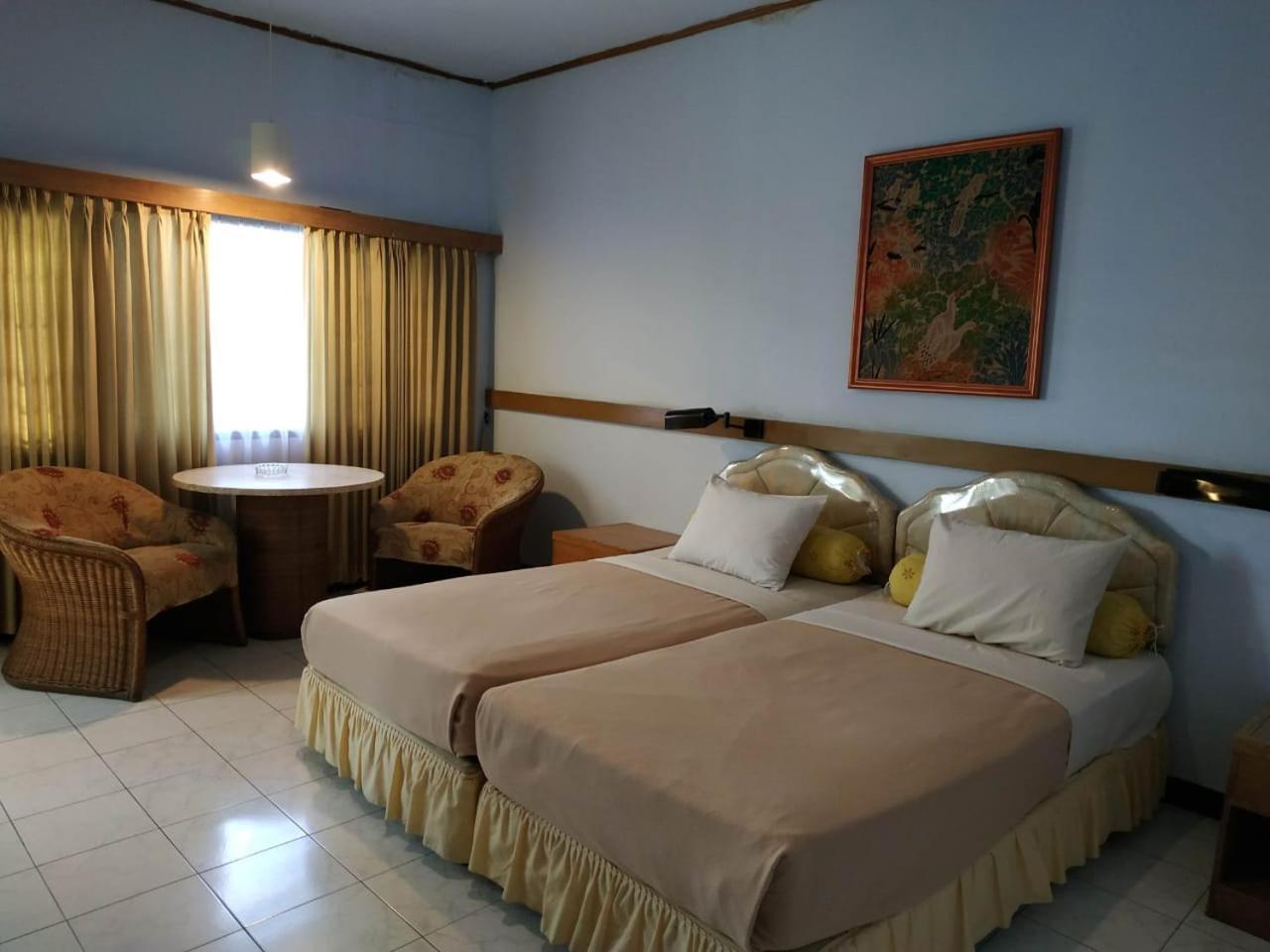 Hotel Menara Malang Exteriör bild
