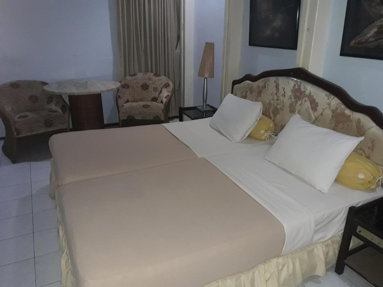 Hotel Menara Malang Exteriör bild